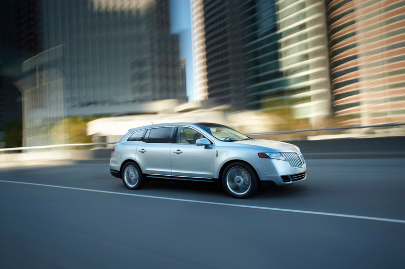 Illustration for article titled 2010 Lincoln MKT: Crossover For The Super-Segmented Masses